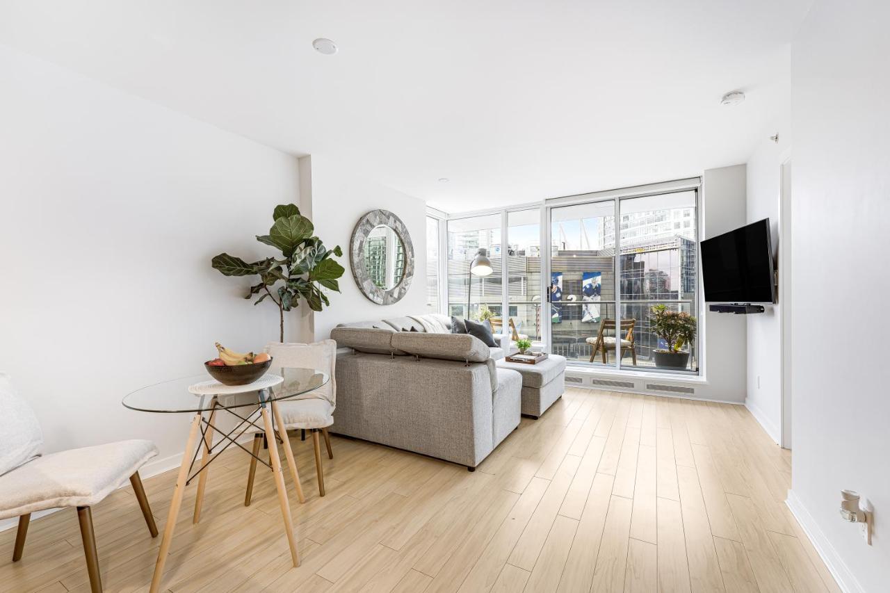 Heart Of Downtown 1 Bd Entire Condo - Pool, Gym, Parking, Office, Ac バンクーバー エクステリア 写真