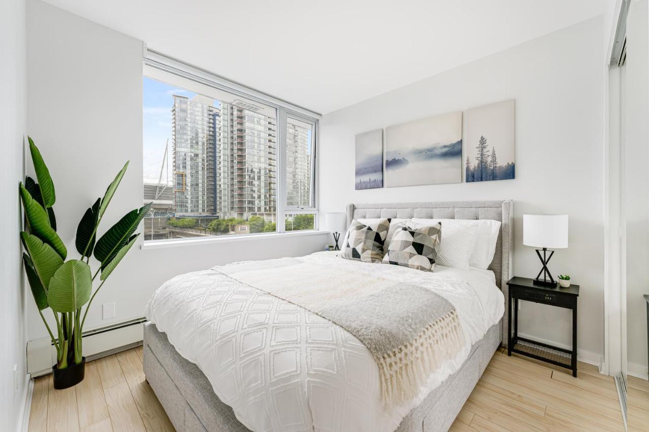 Heart Of Downtown 1 Bd Entire Condo - Pool, Gym, Parking, Office, Ac バンクーバー エクステリア 写真