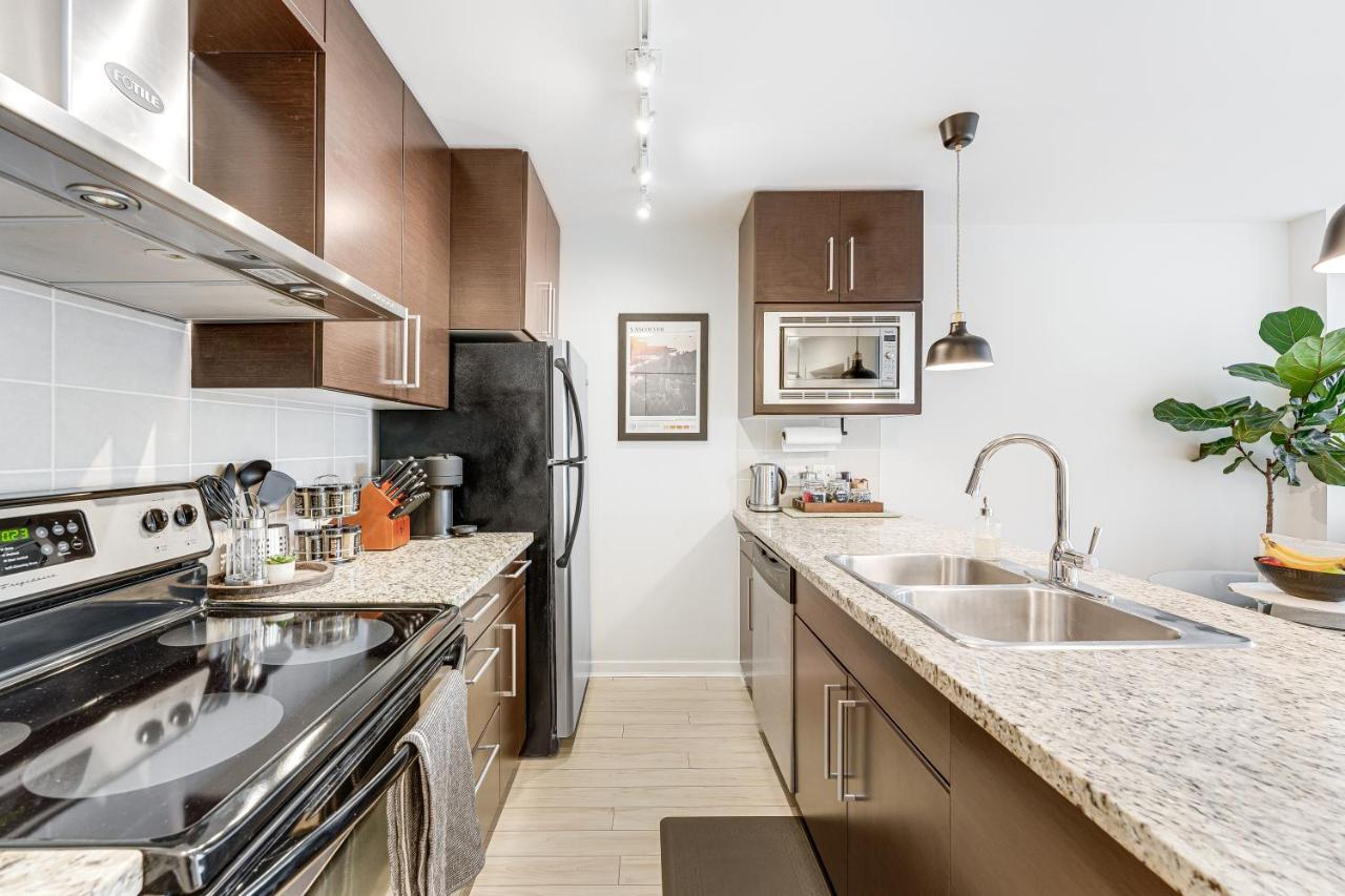 Heart Of Downtown 1 Bd Entire Condo - Pool, Gym, Parking, Office, Ac バンクーバー エクステリア 写真