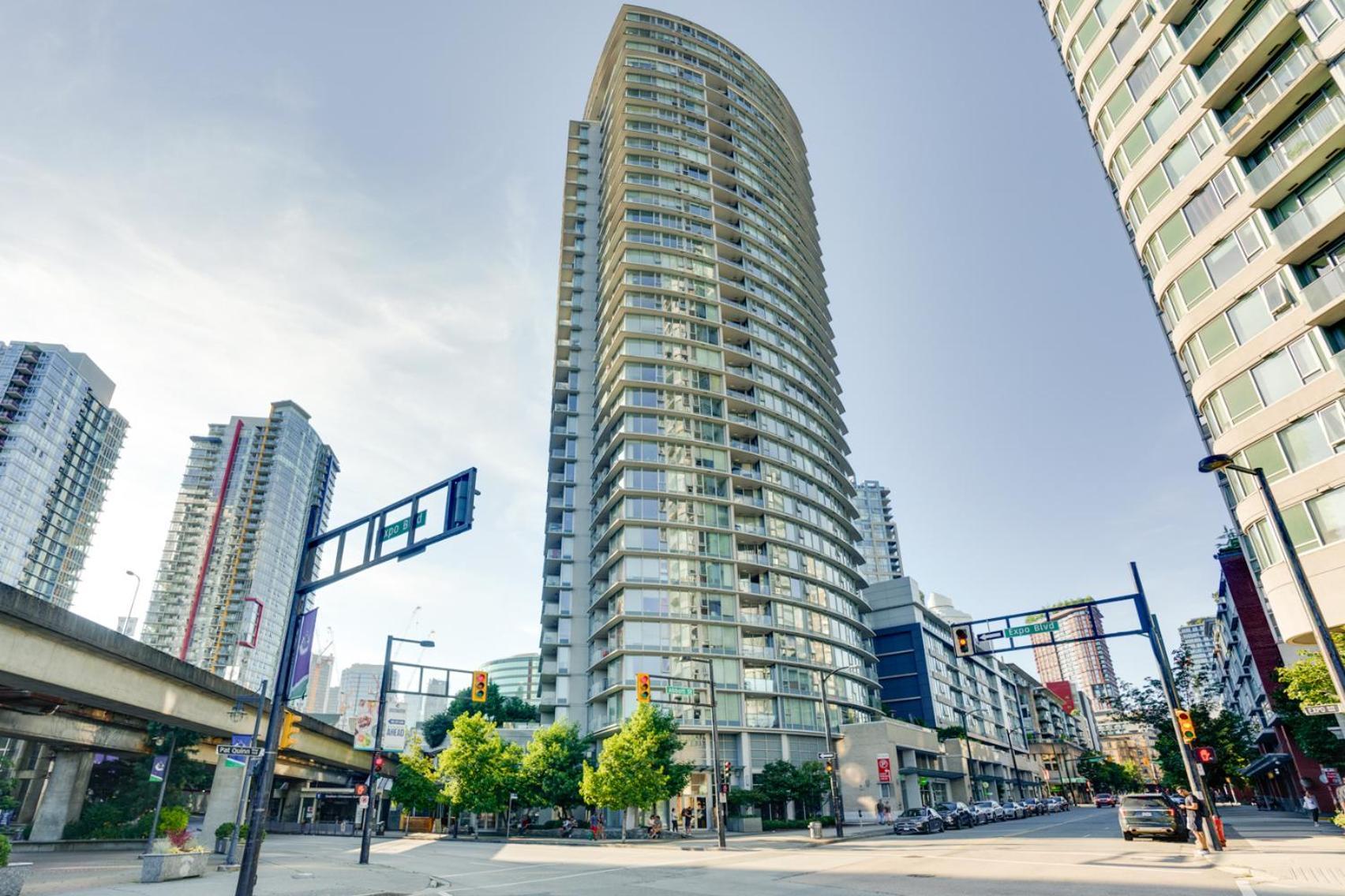 Heart Of Downtown 1 Bd Entire Condo - Pool, Gym, Parking, Office, Ac バンクーバー エクステリア 写真